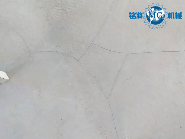 都說石膏基自流平抗開裂，可為啥到處開裂？